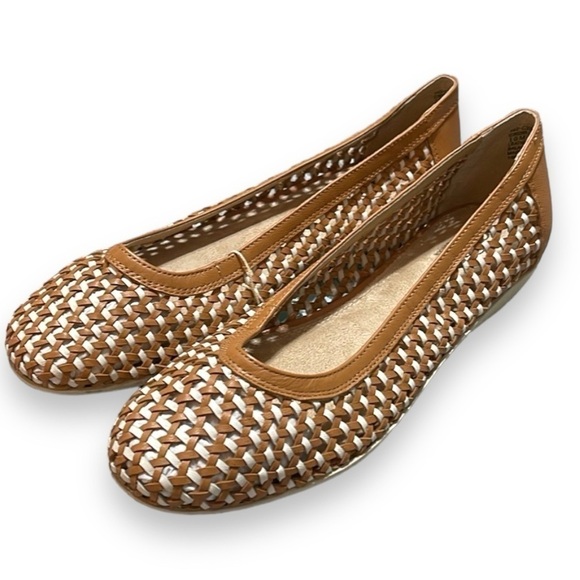 Cliffs by WHITE MOUNTAIN Shoes - Cliffs White Mountain Leather Flats Faylie Cognac and White Women's Size 10M